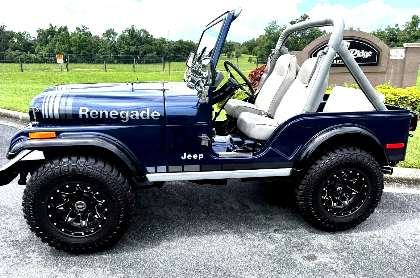 Jeep-Renegade-1980-SUV