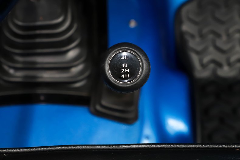 Jeep-Renegade-1984-Ballistic-Blue-Black-28