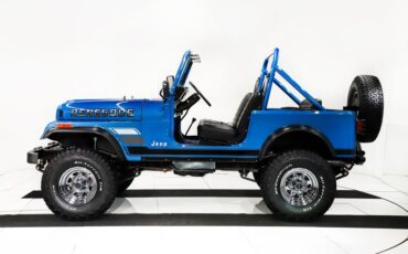 Jeep-Renegade-1984-Ballistic-Blue-Black-3