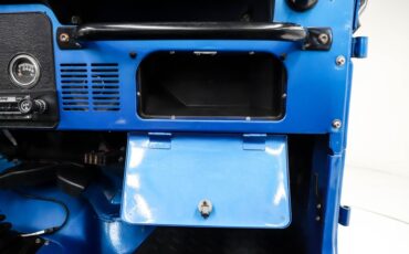 Jeep-Renegade-1984-Ballistic-Blue-Black-32