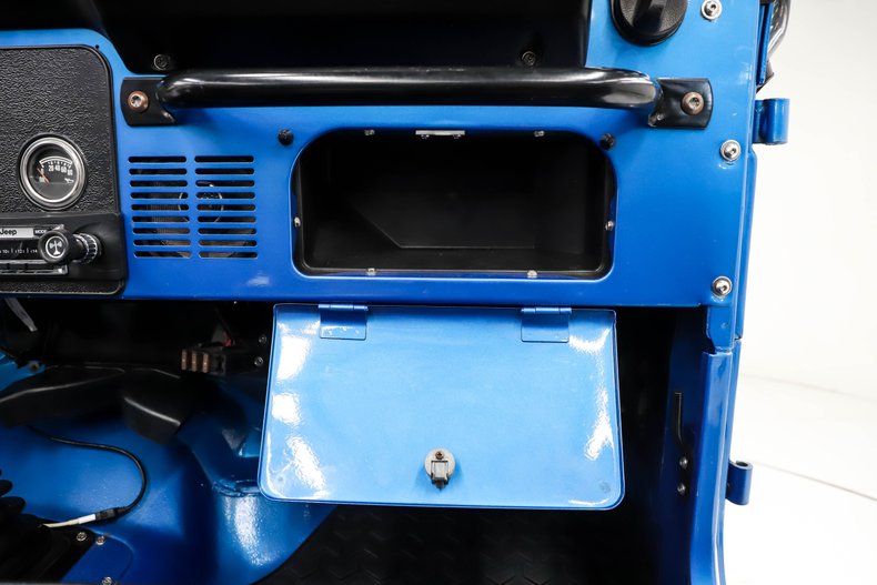 Jeep-Renegade-1984-Ballistic-Blue-Black-32