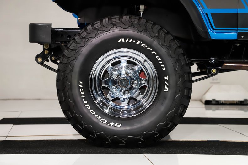 Jeep-Renegade-1984-Ballistic-Blue-Black-36