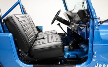 Jeep-Renegade-1984-Ballistic-Blue-Black-4