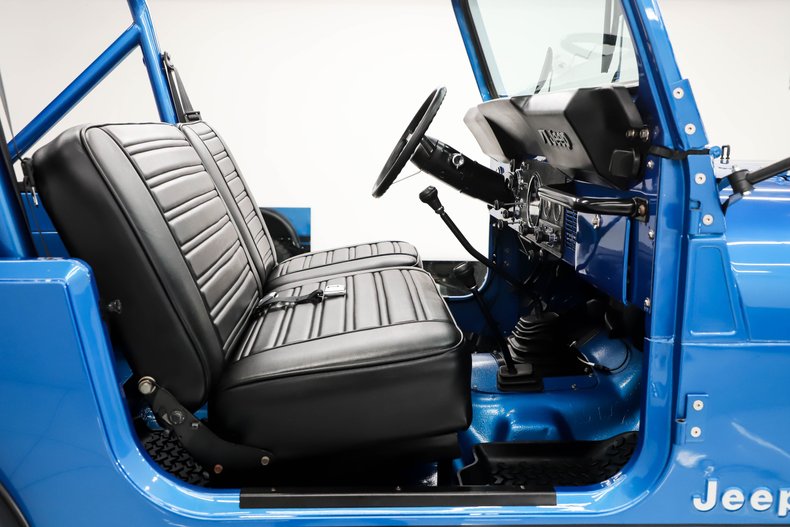 Jeep-Renegade-1984-Ballistic-Blue-Black-4