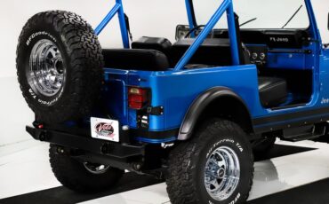 Jeep-Renegade-1984-Ballistic-Blue-Black-40