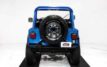 Jeep-Renegade-1984-Ballistic-Blue-Black-41