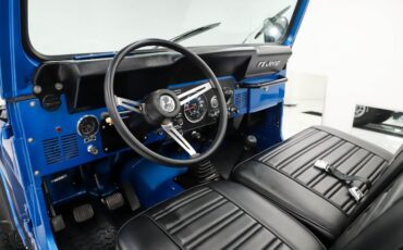 Jeep-Renegade-1984-Ballistic-Blue-Black-43