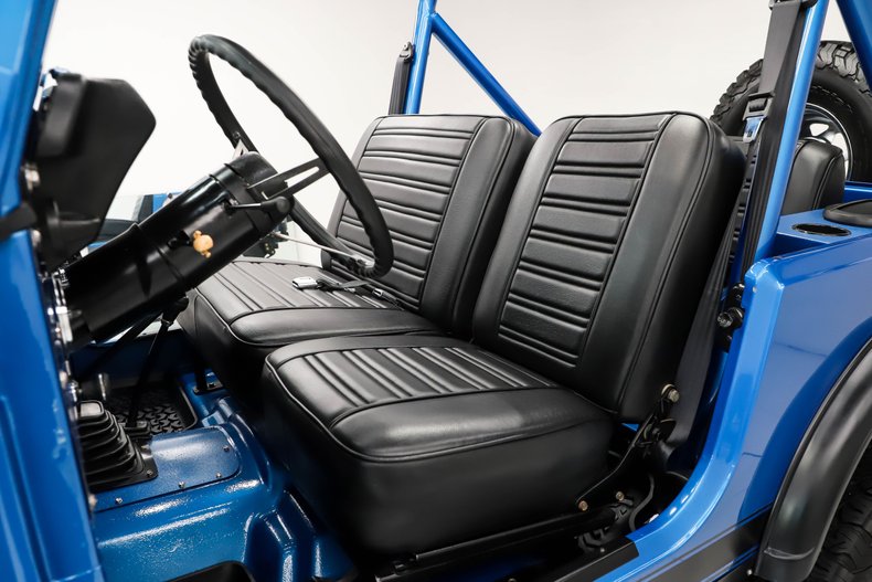 Jeep-Renegade-1984-Ballistic-Blue-Black-44