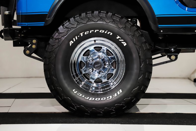 Jeep-Renegade-1984-Ballistic-Blue-Black-5