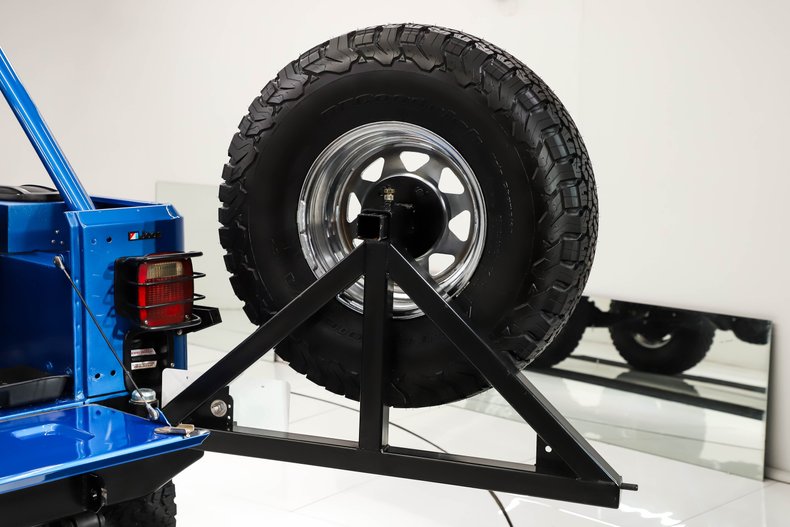 Jeep-Renegade-1984-Ballistic-Blue-Black-6