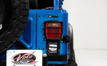 Jeep-Renegade-1984-Ballistic-Blue-Black-8