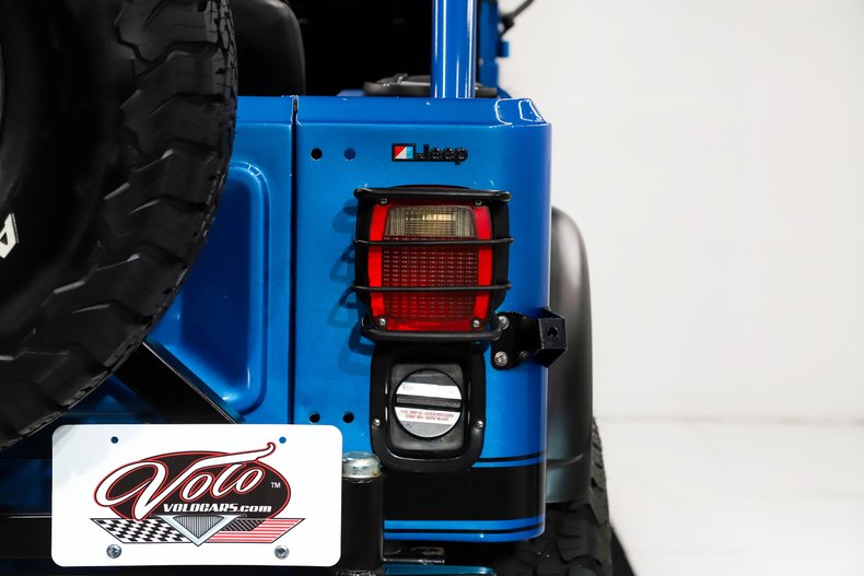 Jeep-Renegade-1984-Ballistic-Blue-Black-8