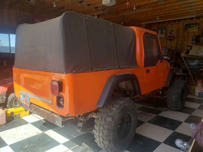 Jeep-Scrambler-1981-2