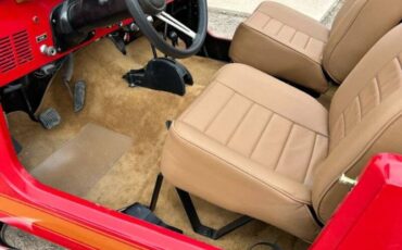 Jeep-Scrambler-1983-Red-Tan-10
