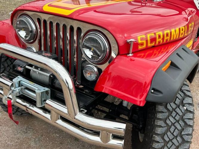 Jeep-Scrambler-1983-Red-Tan-14