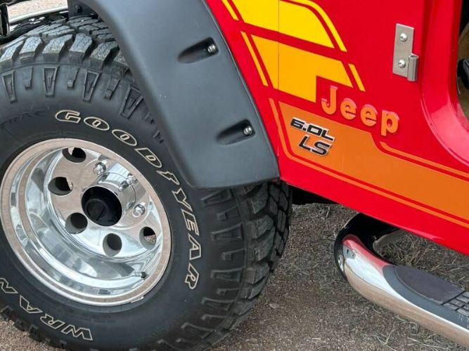 Jeep-Scrambler-1983-Red-Tan-15
