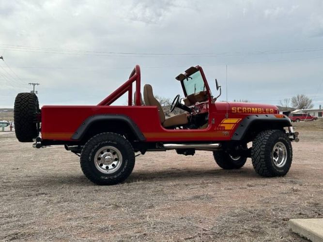 Jeep-Scrambler-1983-Red-Tan-16