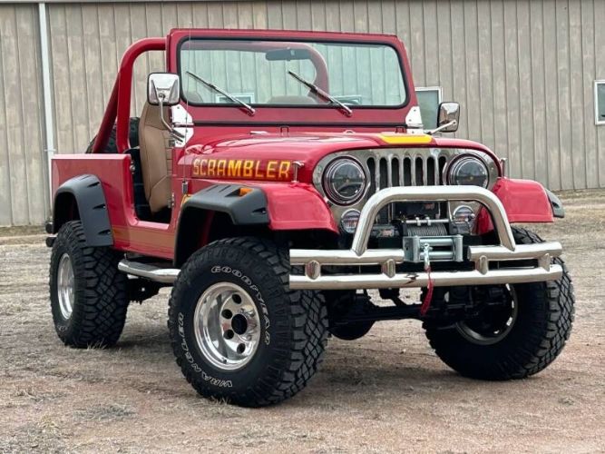 Jeep-Scrambler-1983-Red-Tan-17