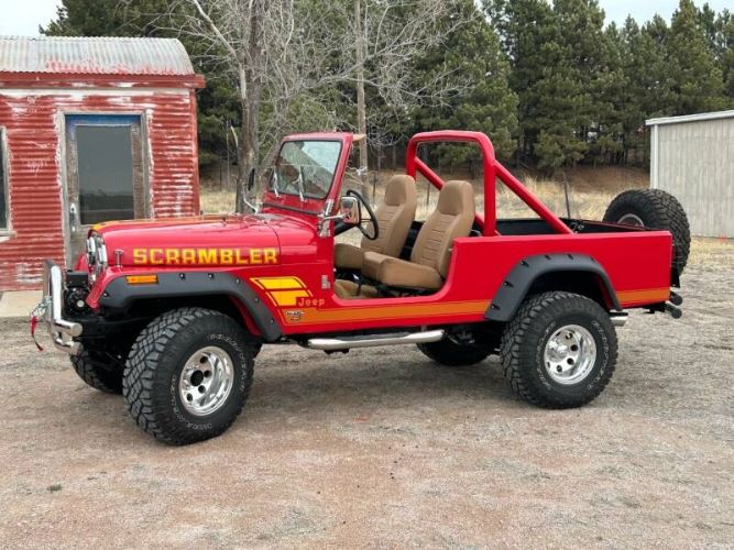 Jeep-Scrambler-1983-Red-Tan-18