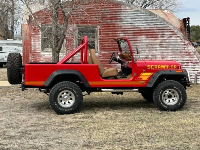 Jeep-Scrambler-1983-Red-Tan-19