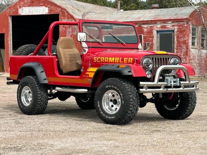 Jeep-Scrambler-1983-Red-Tan