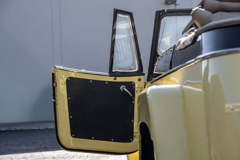 Jeep-Ster-1950-YellowWhite-Black-38