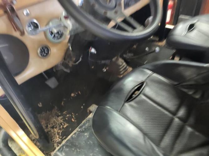 Jeep-Ster-1957-Tan-Black-1