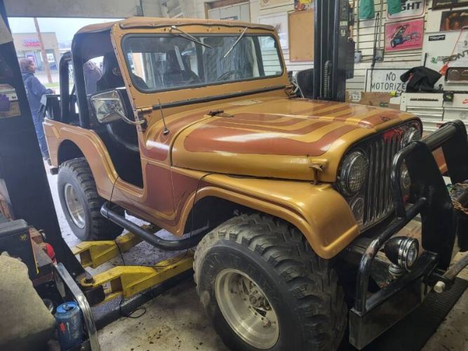 Jeep-Ster-1957-Tan-Black
