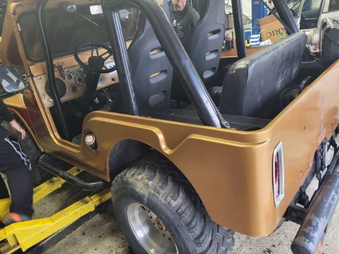 Jeep-Ster-1957-Tan-Black-9