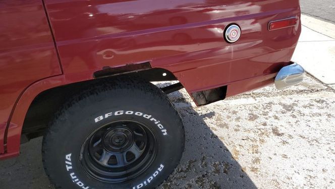 Jeep-Wagon-1977-1