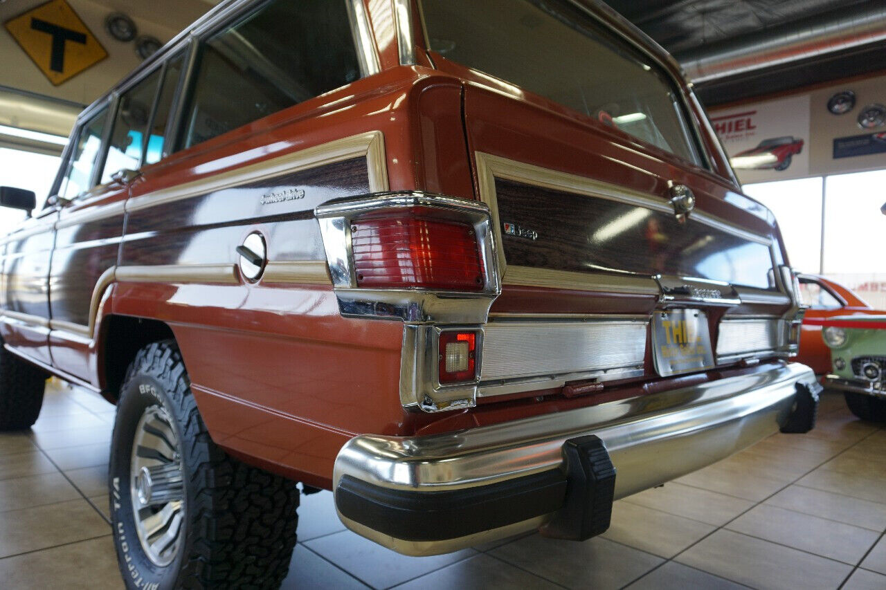 Jeep-Wagoneer-1981-Classic-Car-18