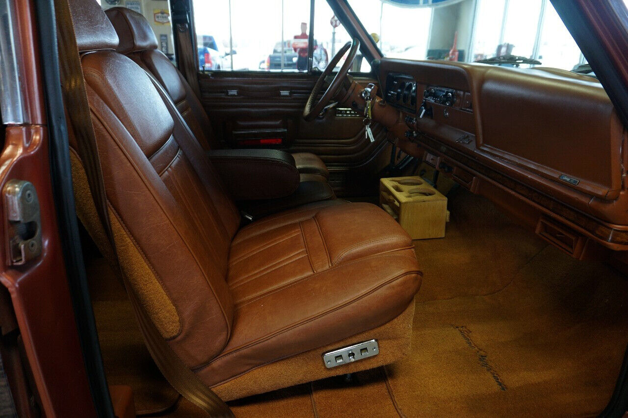 Jeep-Wagoneer-1981-Classic-Car-23