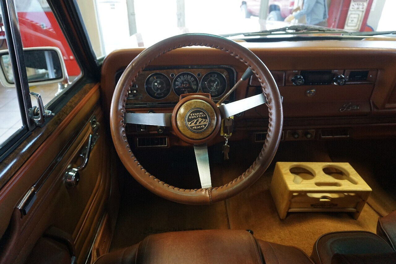 Jeep-Wagoneer-1981-Classic-Car-25