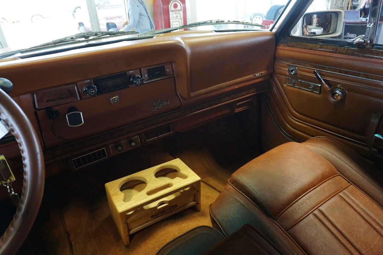 Jeep-Wagoneer-1981-Classic-Car-26