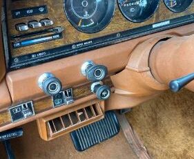 Jeep-Wagoneer-1982-Brown-7