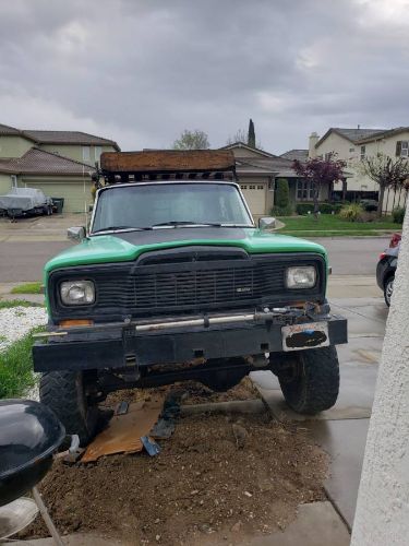 Jeep-Wagoneer-1982-Green-6
