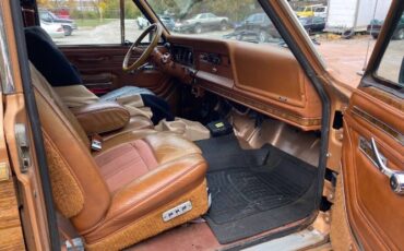 Jeep-Wagoneer-1983-1