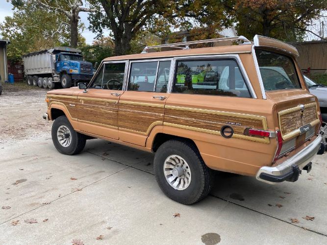 Jeep-Wagoneer-1983-5