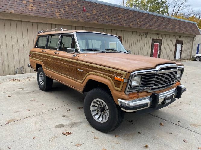 Jeep-Wagoneer-1983-7