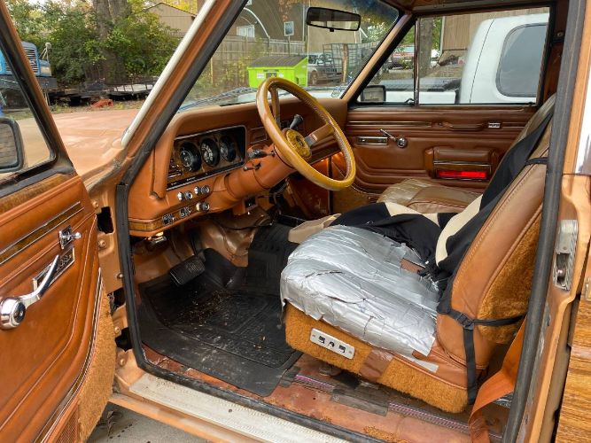 Jeep-Wagoneer-1983-9