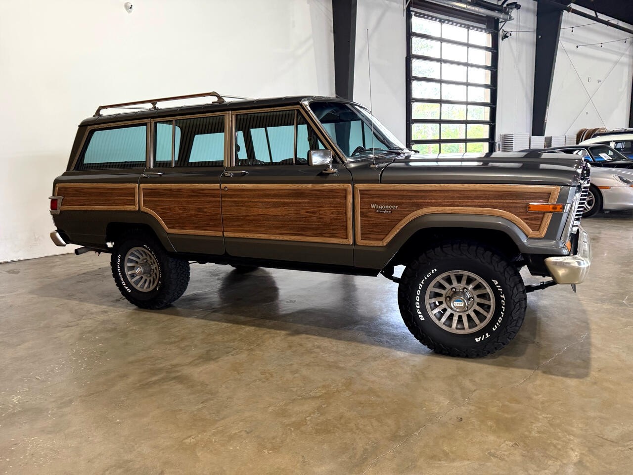 Jeep-Wagoneer-1983-SUV-10