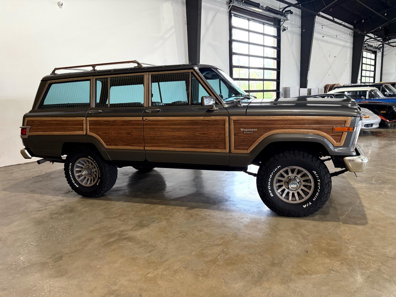 Jeep-Wagoneer-1983-SUV-11