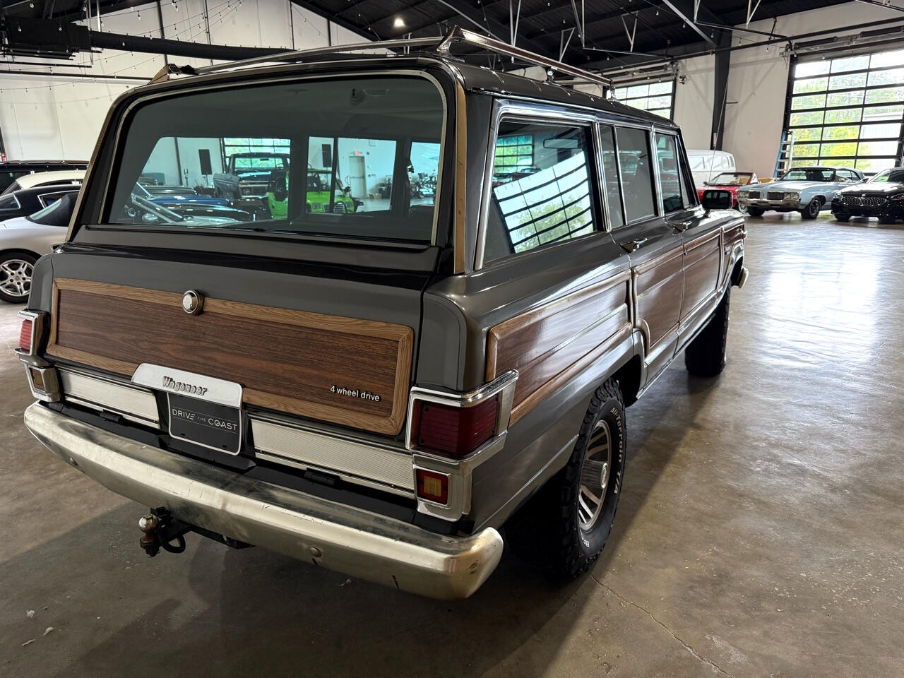 Jeep-Wagoneer-1983-SUV-17