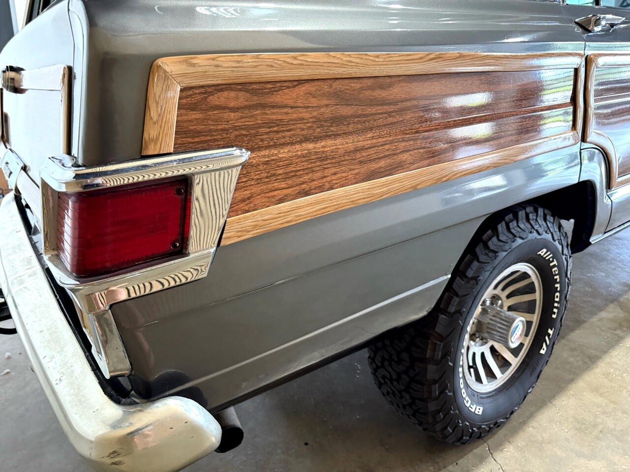 Jeep-Wagoneer-1983-SUV-18