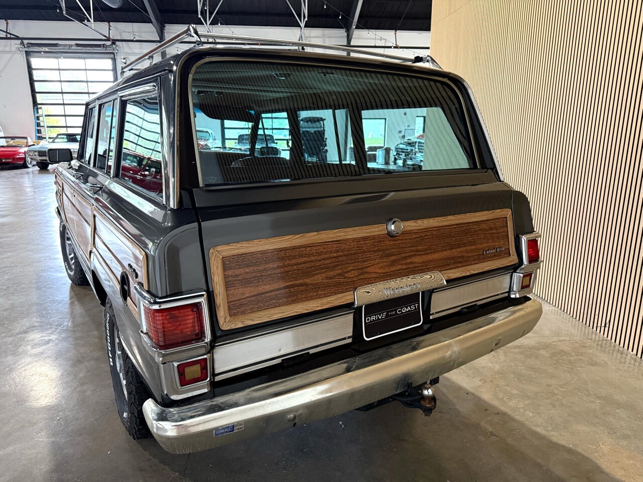 Jeep-Wagoneer-1983-SUV-21