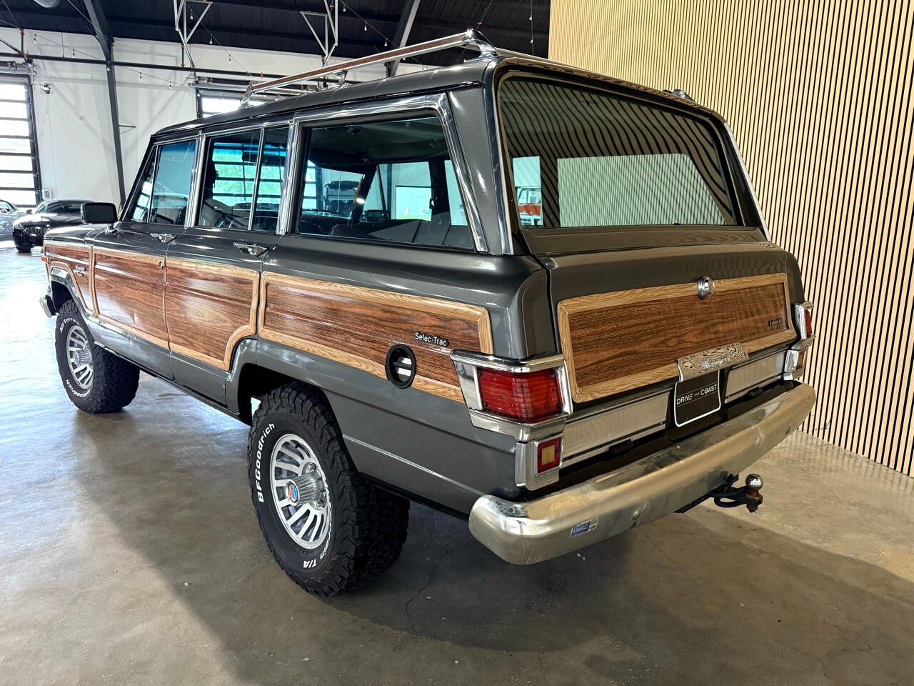 Jeep-Wagoneer-1983-SUV-22