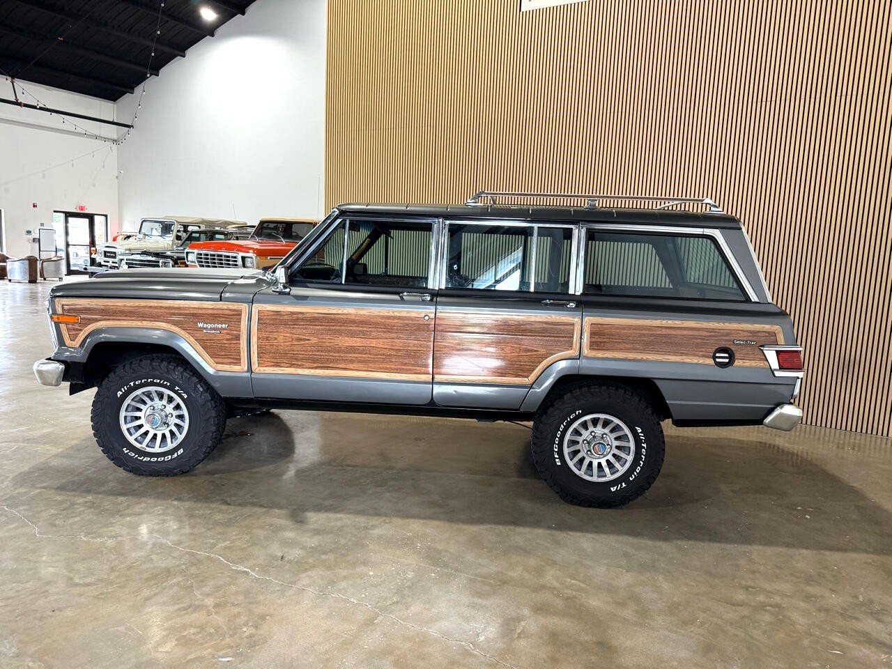 Jeep-Wagoneer-1983-SUV-24