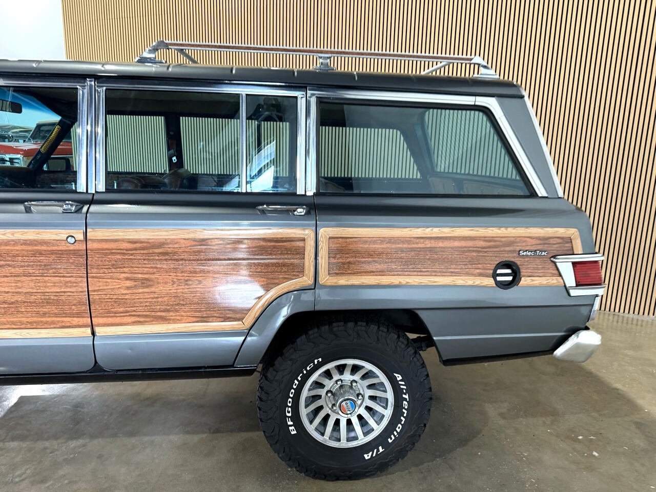 Jeep-Wagoneer-1983-SUV-28
