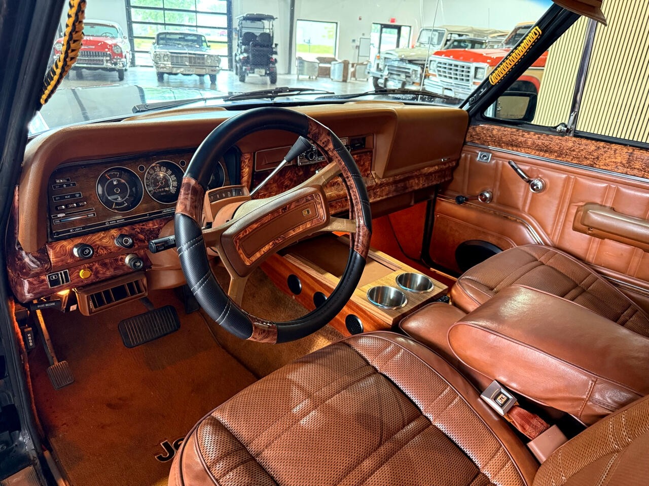 Jeep-Wagoneer-1983-SUV-30