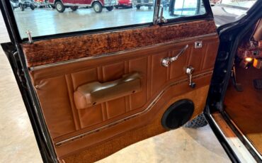 Jeep-Wagoneer-1983-SUV-31